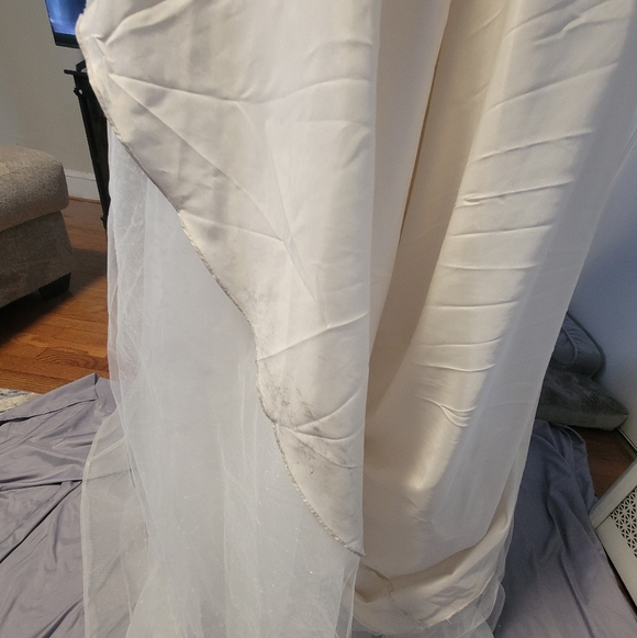 Elegant White Lace Wedding Dress - Picture 15 of 15